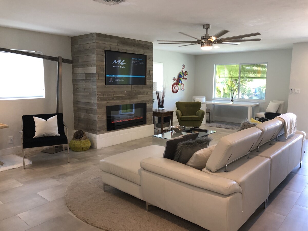 Photo 18 of Private Vacation Home w/ Heated Pool. Walk/Bike to Vanderbilt Beach & Amenities.