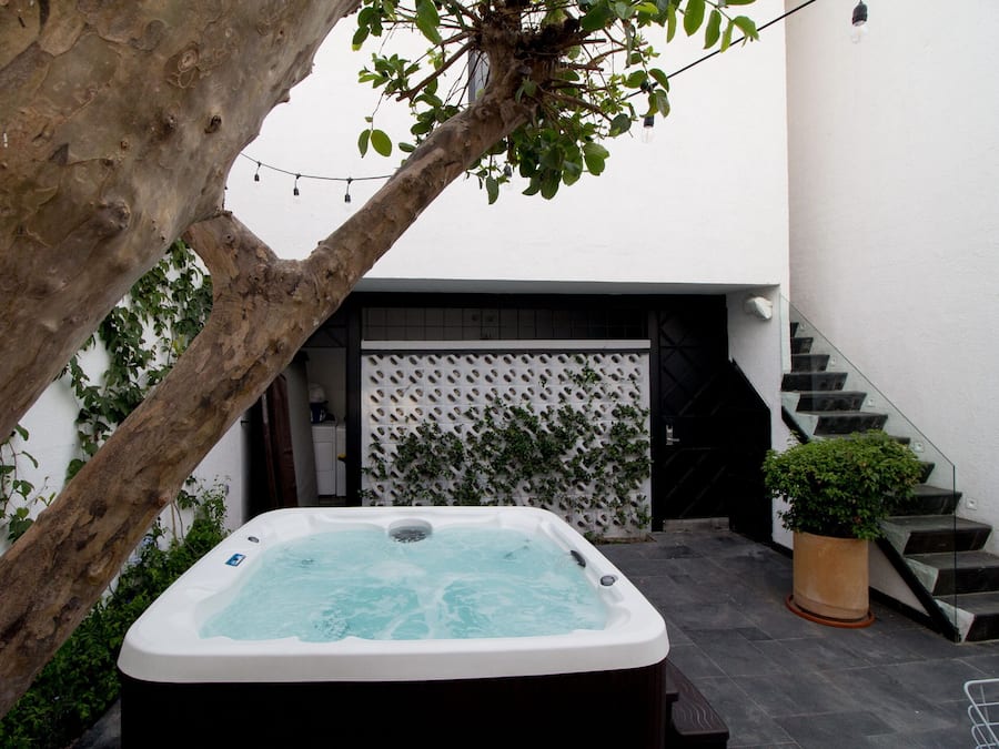 Bañera de hidromasaje exterior