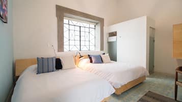 Deluxe Studio Suite, 2 Katil Ratu (Queen) | Bar mini, meja, ruang kerja komputer riba, Wi-fi percuma