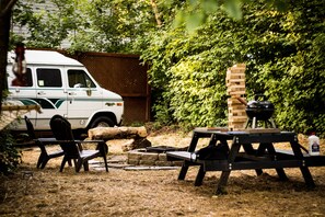 Outdoor dining - Van Glamping - AC, Heat and Power! (Landrum)