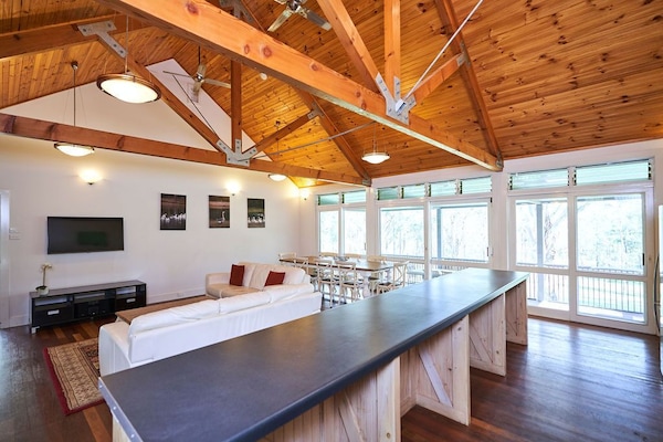 Oliver's Cottage | Living area