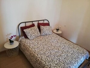 1 habitación, tabla de planchar con plancha y wifi gratis 