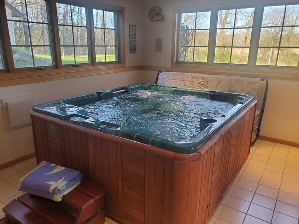 Interior - Pet FriendlyHot tub space to relax 10min from Madison, Epic, MilitaryRidgeTrail (Verona)