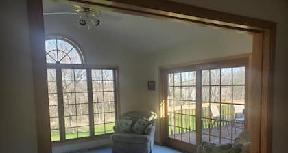 Pet FriendlyHot tub space to relax 10min from Madison, Epic, MilitaryRidgeTrail
