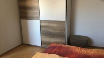 3 bedrooms, free WiFi, bed sheets