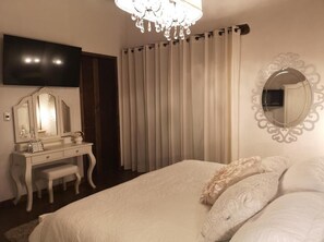 In-room safe, desk, blackout drapes, free WiFi - Hotel Boutique Amorini (San Cristóbal de las Casas)