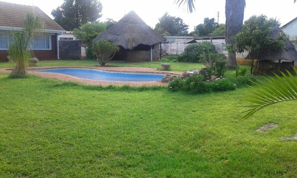 حمّام سباحة خارجي