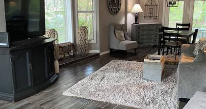 NEW LISTING BEAUTIFULLY REMODELED 2 STORY TOWNHOME WITH LAKE VIEWS