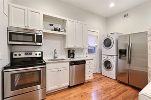 Fridge, microwave, stovetop, dishwasher