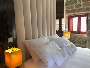 Santa Eufémia | Escritorio y wifi gratis