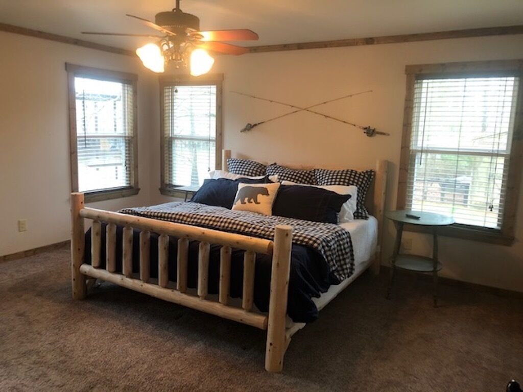 3 bedrooms, in-room safe, iron/ironing board, travel cot