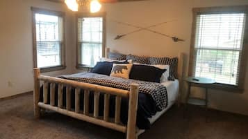 3 bedrooms, in-room safe, iron/ironing board, travel cot