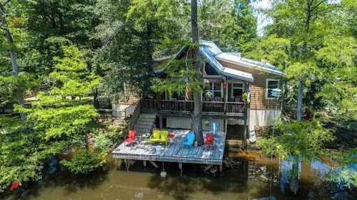 Relax, Fish, Visit Historic Jefferson & Caddo Lake