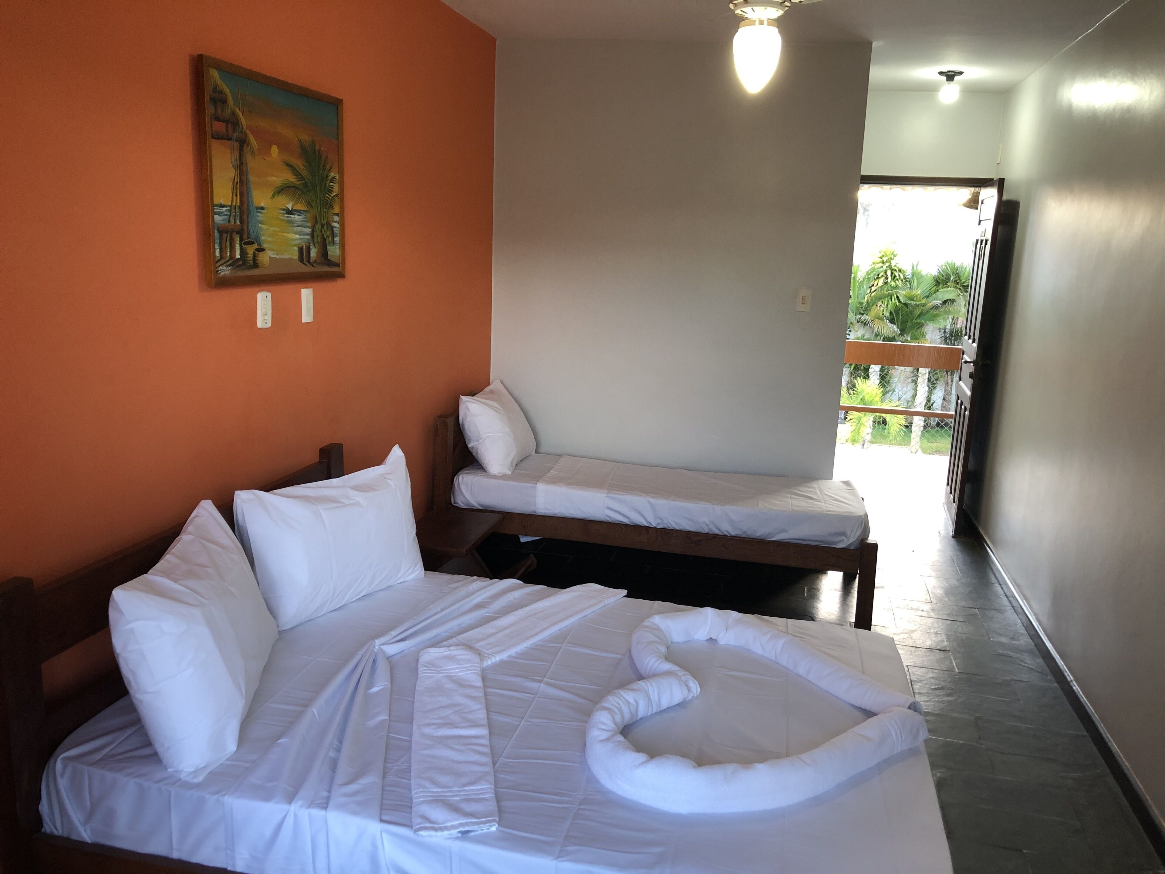 Minibar, Schreibtisch, laptopgeeigneter Arbeitsplatz, kostenloses WLAN