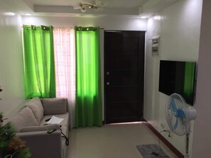 Interior - 3 bedroom townhouse with fast wifi and 8 seater SUV car optional (Tagbilaran City)