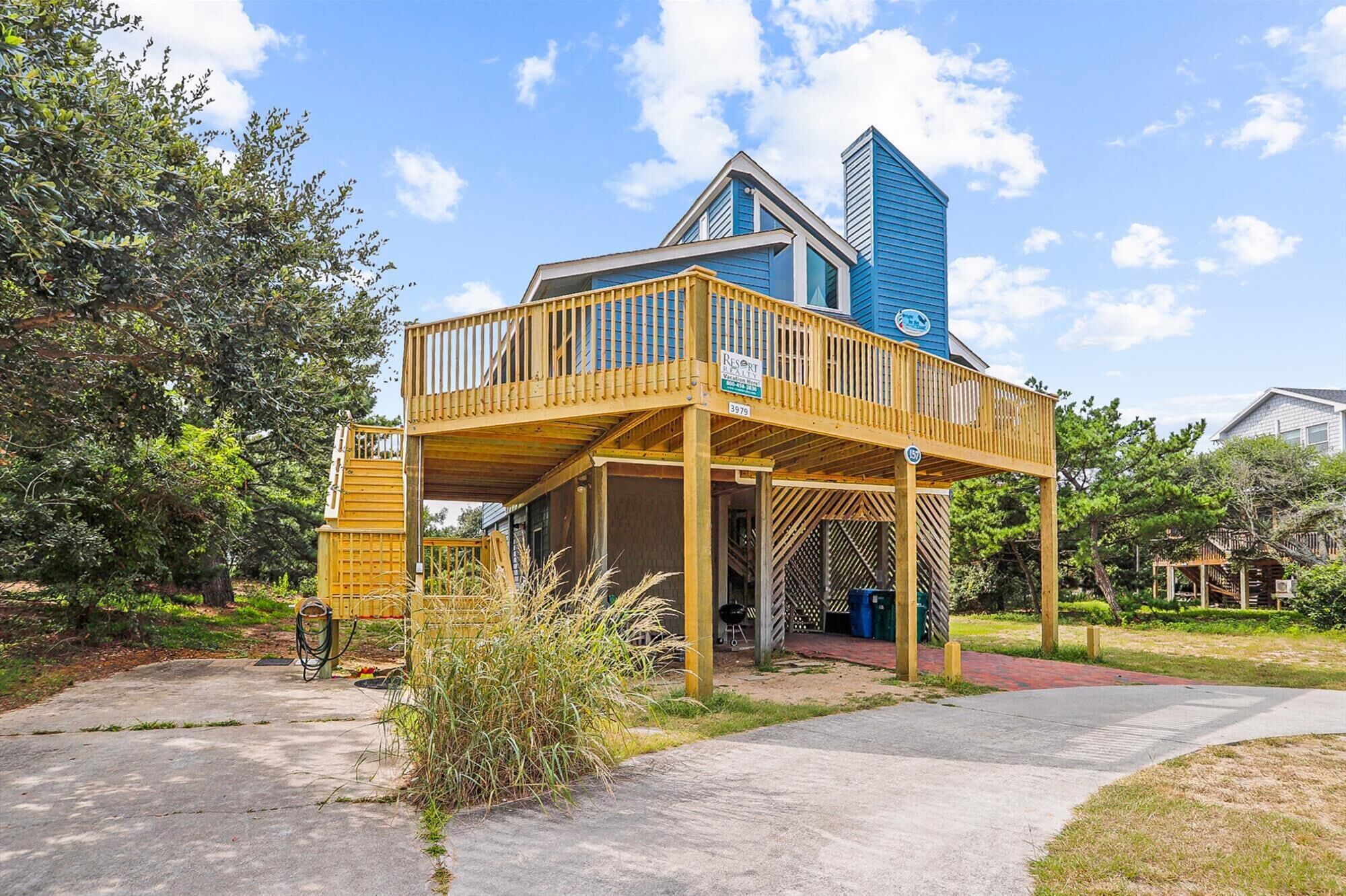 Oceanside, 4 bedroom pet-friendly home with plenty of space for you and your family
