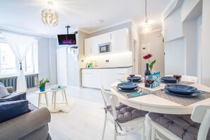 Dining - Nowogrodzka 7/9 | Warsaw Apartment | Two Bedrooms (Warszawa)