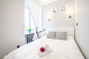 2 bedrooms, iron/ironing board, WiFi, bed sheets - Nowogrodzka 7/9 | Warsaw Apartment | Two Bedrooms (Warszawa)