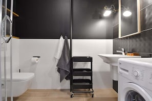 Shower, hair dryer, towels, shampoo