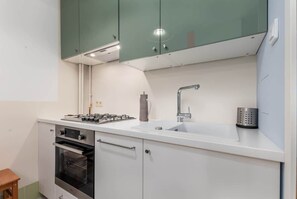 Réfrigérateur, four, plaque de cuisson, lave-vaisselle