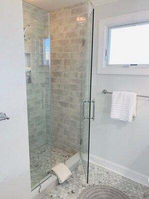 Shower, hair dryer, soap, toilet paper - Happy new years 26 , summer dates now available hurry (Cape May)