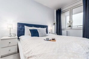 1 dormitorio, tabla de planchar con plancha, wifi y ropa de cama