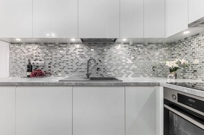 Fridge, oven, stovetop, cookware/dishes/utensils