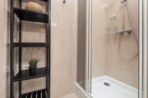 Shower, hair dryer, towels, shampoo