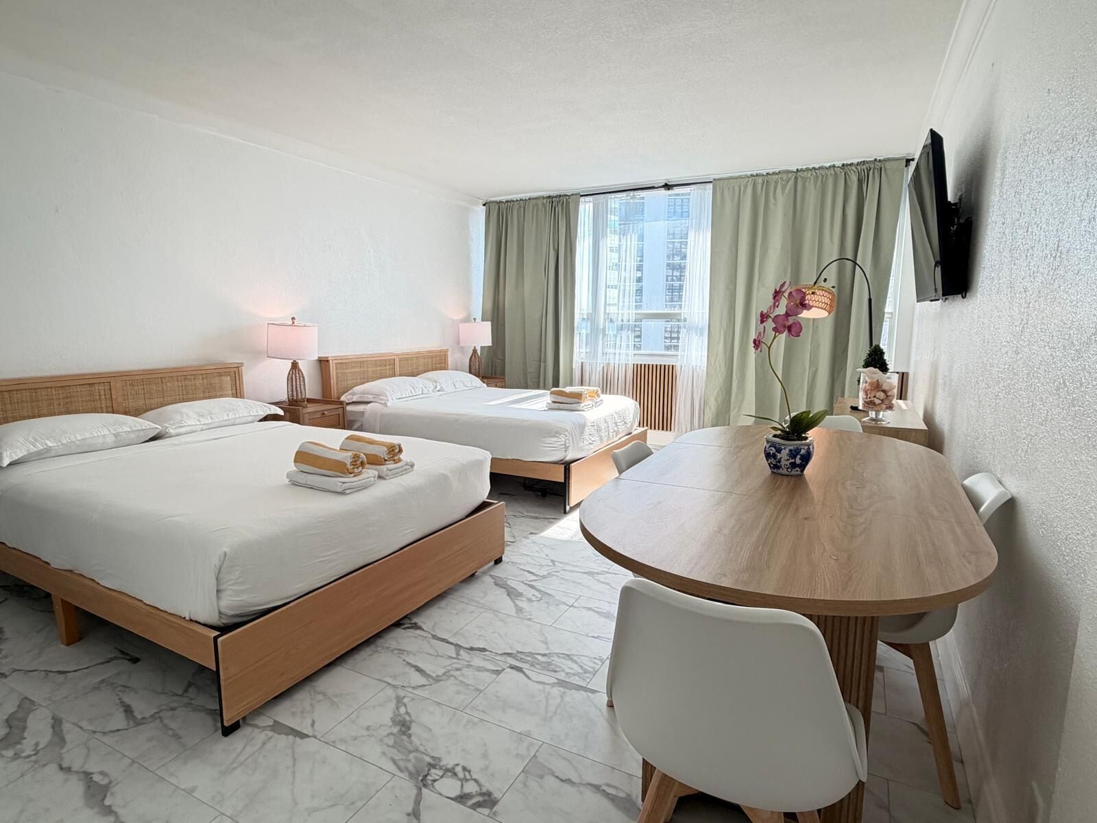 City Quadruple Room | Individualmente decorados, individualmente mobiliados