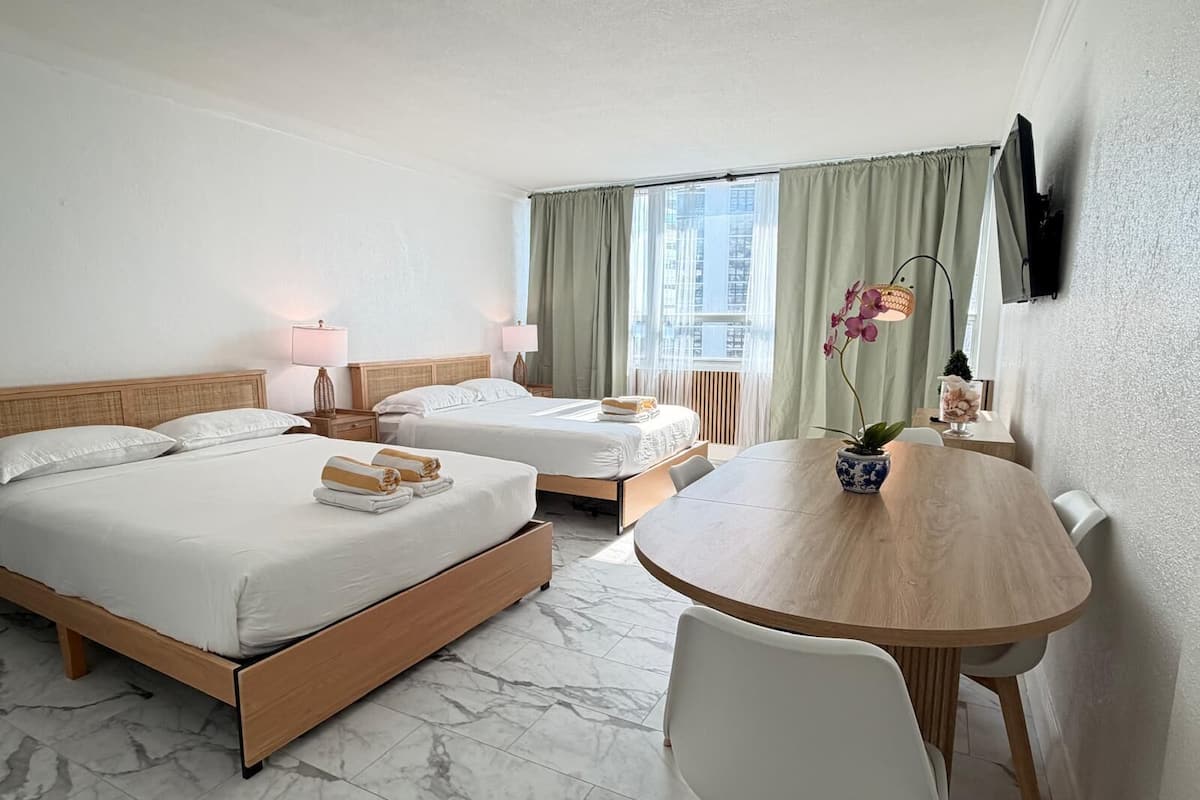 City Quadruple Room | Individually decorated, individually furnished, laptop workspace