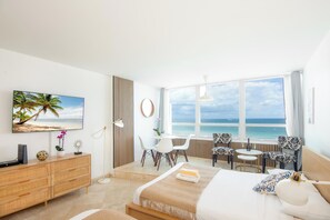 Signature Studio Suite | Individually decorated, individually furnished, laptop workspace - Girasole Apartments (Miami Beach)