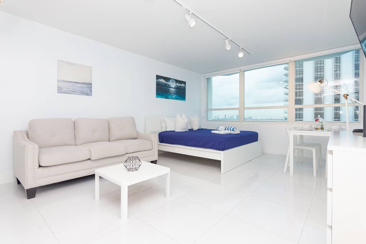 Suite estudio familiar | 1 bedroom, in-room safe, individually decorated, individually furnished