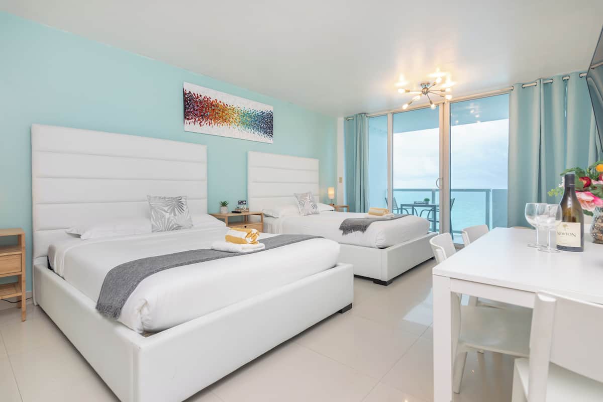 Deluxe Apartment | 1 bedroom, in-room safe, individually decorated, individually furnished