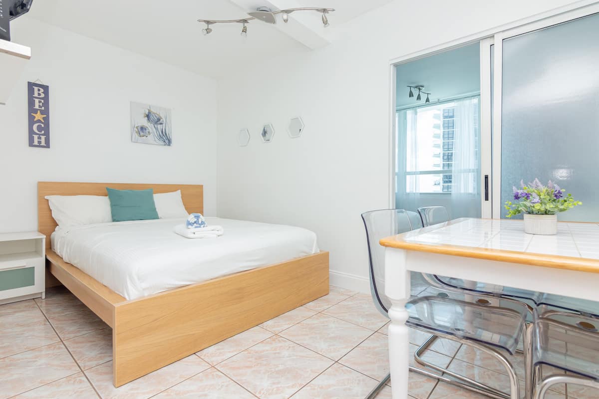 Comfort Apartment | 1 bedroom, in-room safe, individually decorated, individually furnished