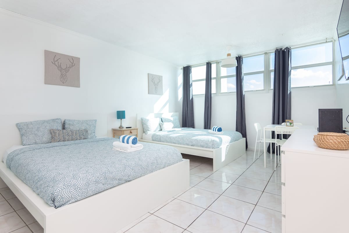 Suite estudio Deluxe | 1 bedroom, in-room safe, individually decorated, individually furnished
