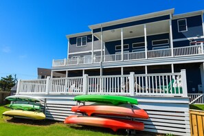 Property grounds - Amazing Sunset Bay Views, Movie Theater Game Room, Sports Pool, Kayaks & SUP (Virginia Beach)