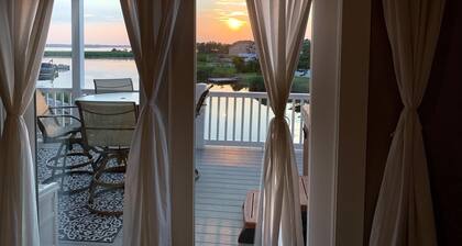 Amazing Sunset Bay Views, Movie Theater Game Room, Sports Pool, Kayaks & SUP