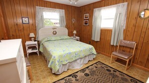 3 bedrooms, iron/ironing board, free WiFi - Oceanside, Close to Shopping and beach! KD233, II Views (Kill Devil Hills)