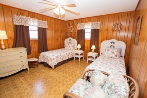 3 bedrooms, iron/ironing board, free WiFi