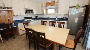 Fridge, microwave, oven, stovetop - Oceanside, Close to Shopping and beach! KD233, II Views (Kill Devil Hills)