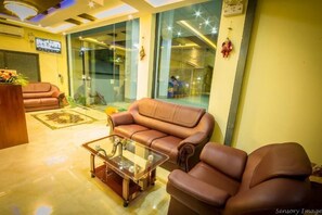 Lobby sitting area - SKY Lodge Ngapali (Ngapali)