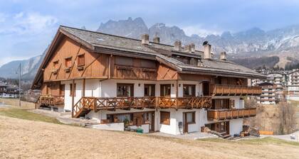 Cortina Lodge Stunning View R&R