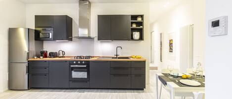 Réfrigérateur, micro-ondes, four, lave-vaisselle