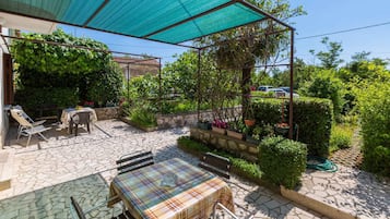 屋外ダイニングエリア