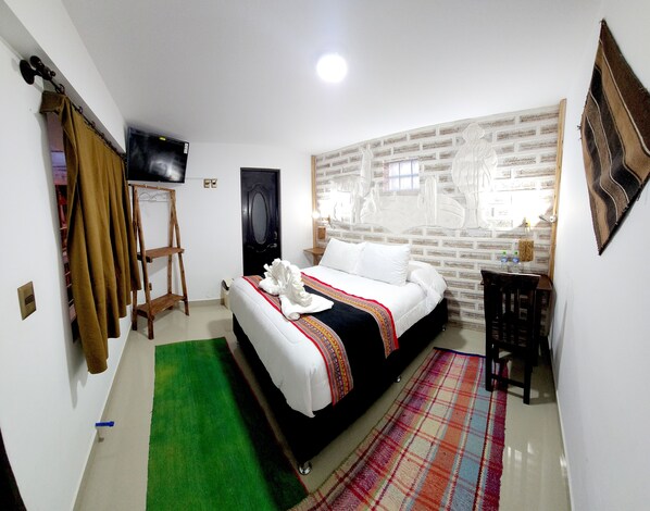 Habitación Confort doble, 1 cama de matrimonio, baño privado | Sábanas de algodón egipcio y ropa de cama de alta calidad