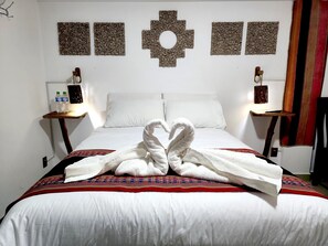 Kamar Double Comfort, 1 Tempat Tidur Queen, kamar mandi pribadi | Seprai katun Mesir, seprai premium, selimut bulu angsa, dan busa memori