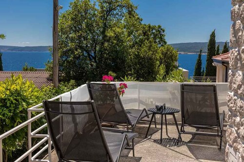 Holiday home 80 m from the sea