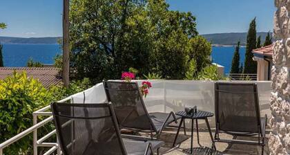 Holiday home 80 m from the sea