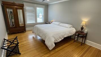 3 makuuhuonetta, silitysrauta/-lauta, ilmainen Wi-Fi, vuodevaatteet