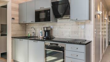 Jääkaappi, mikroaaltouuni, astianpesukone